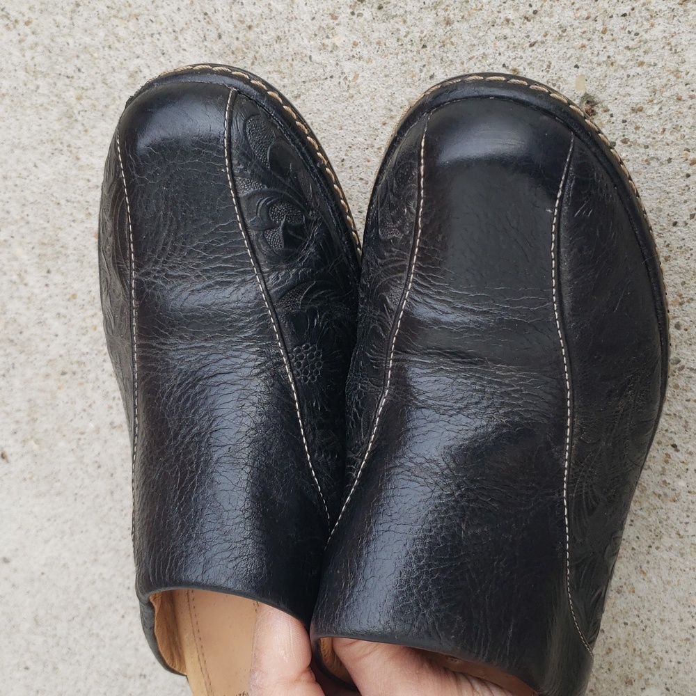 Sofft Floral Embossed Black Leather Slip On Mules Clogs Size 7.5 Comfort Neutral - Picture 9 of 16